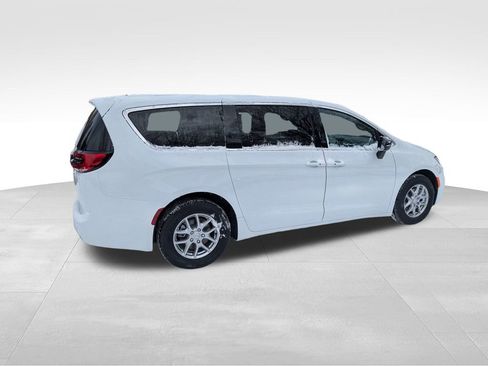 New 2026 Chrysler Pacifica Select FWD image 2