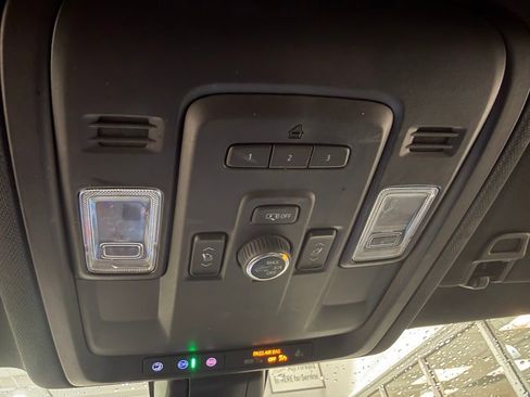 Used 2022 GMC Yukon SLT w/ SLT Luxury Package image 19