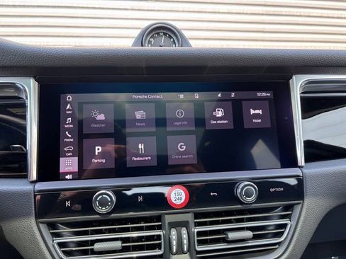 Certified 2026 Porsche Macan image 19