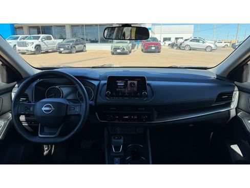 Used 2025 Nissan Rogue SV image 14
