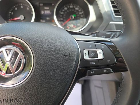 Used 2020 Volkswagen Tiguan SE w/ Panoramic Sunroof Package FWD image 31
