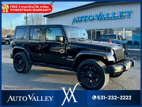 Used 2018 Jeep Wrangler Unlimited Sahara w/ Connectivity Group AWD/4WD image 1