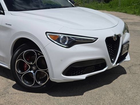 Used 2022 Alfa Romeo Stelvio Veloce AWD/4WD image 2