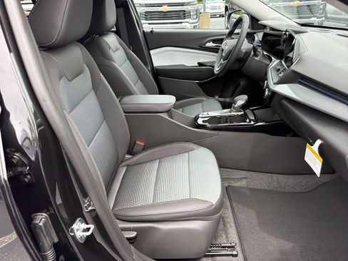 New 2026 Chevrolet Trax LT w/ LT Convenience Package FWD image 13