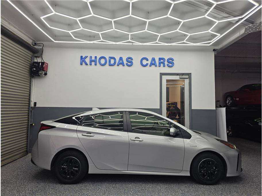 Used 2022 Toyota Prius LE FWD image 5