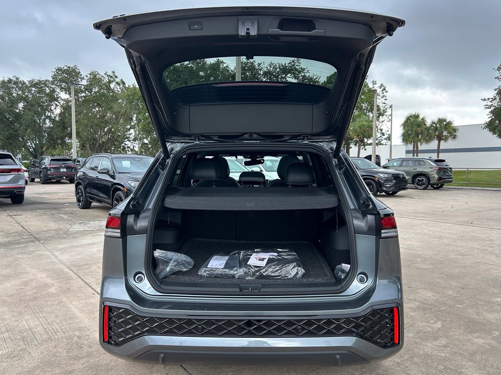 New 2026 Volkswagen Tiguan SE R-Line FWD image 43