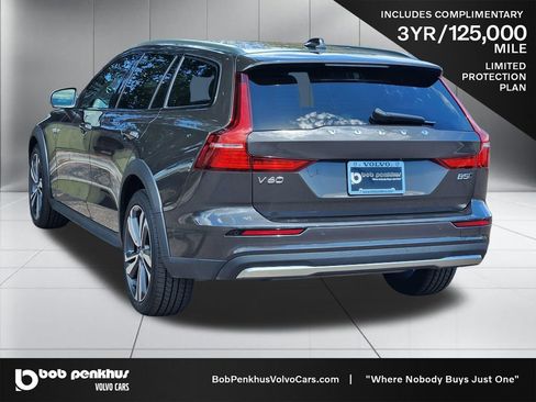 Used 2025 Volvo V60 B5 Cross Country Plus AWD/4WD image 27