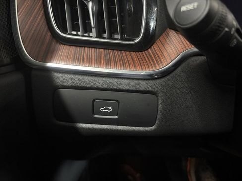 Certified 2023 Volvo XC60 B5 Plus w/ Protection Package Premier AWD/4WD image 29