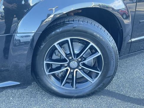Used 2016 Dodge Grand Caravan SE FWD image 31