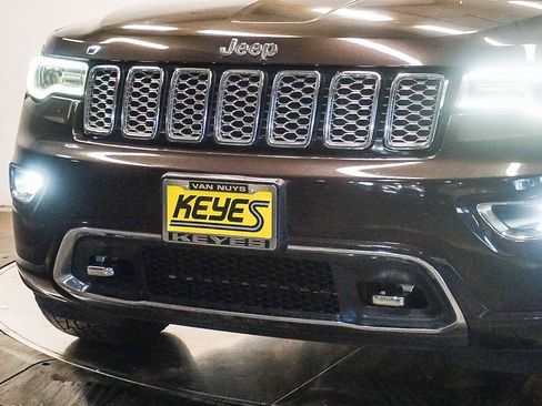 Used 2017 Jeep Grand Cherokee Overland image 8