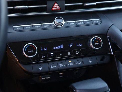 Used 2025 Hyundai Elantra SEL FWD image 20