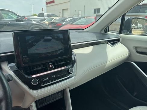 Used 2024 Toyota Corolla Cross L image 18
