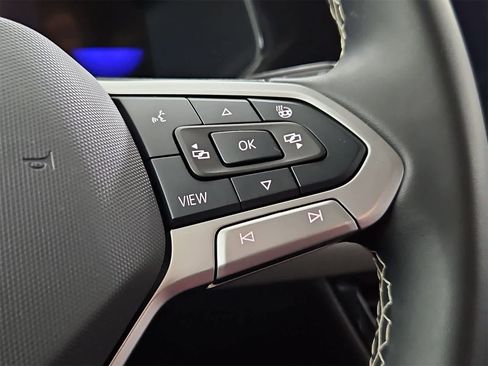 Certified 2024 Volkswagen Taos SE image 24