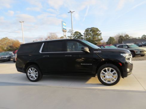 Used 2022 Chevrolet Suburban High Country image 7