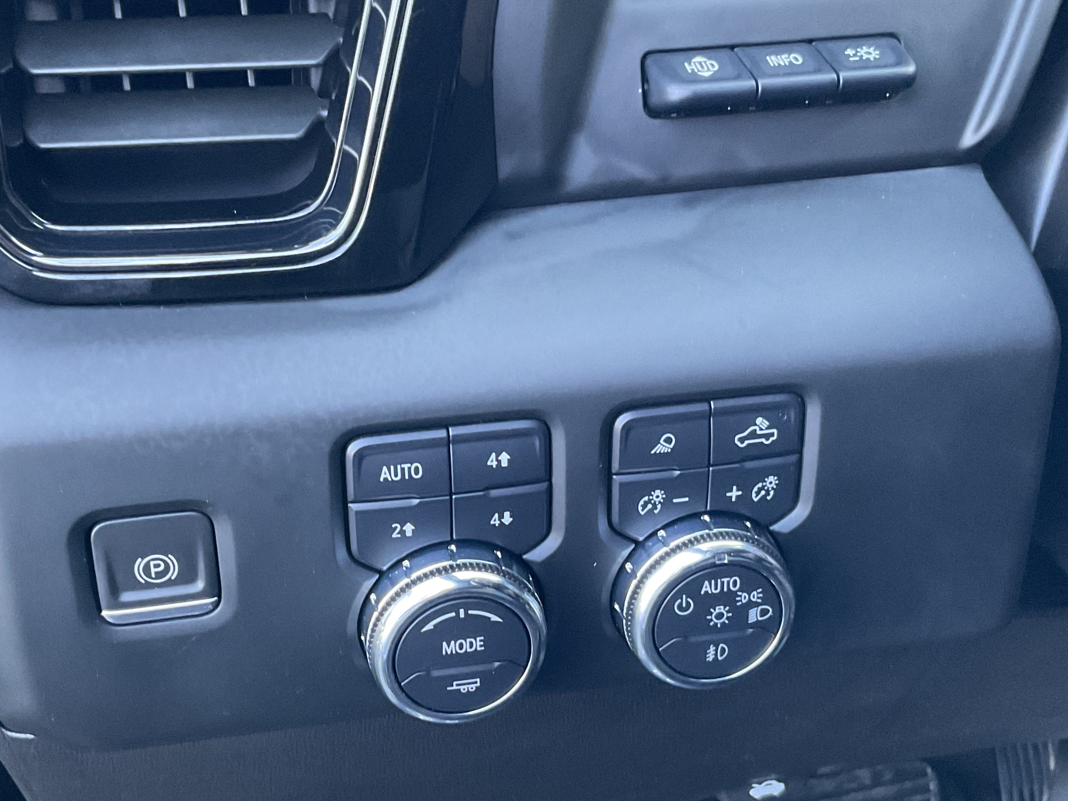 Used 2023 GMC Sierra 1500 AT4 w/ Technology Package AWD/4WD image 28