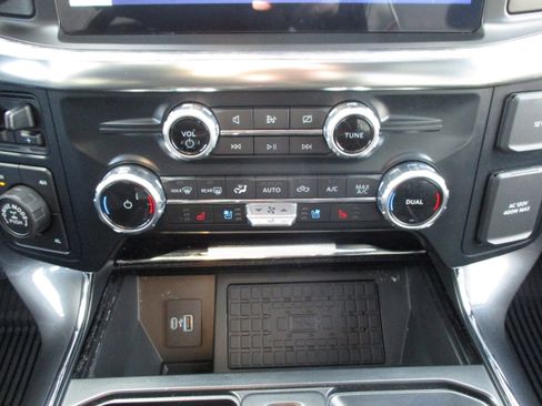 Used 2023 Ford F150 Lariat w/ Equipment Group 502A High image 39