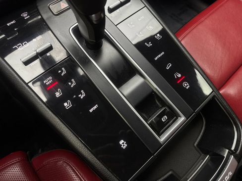 Used 2023 Porsche Macan AWD/4WD image 66