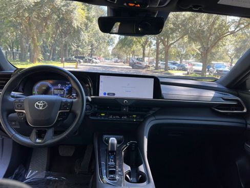 Used 2025 Toyota Crown XLE image 29