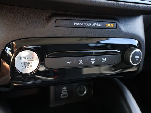 Used 2025 Ford Escape SE FWD image 30