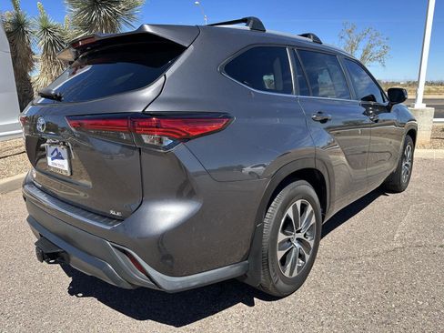 Used 2023 Toyota Highlander XLE FWD image 13