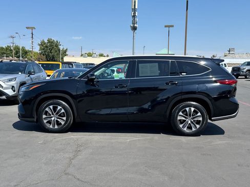 Used 2022 Toyota Highlander XLE FWD image 9