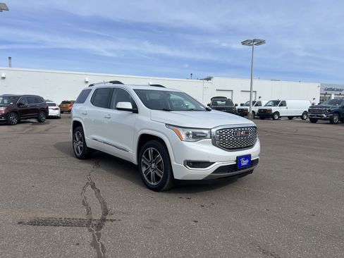 Used 2018 GMC Acadia Denali w/ Technology Package image 3