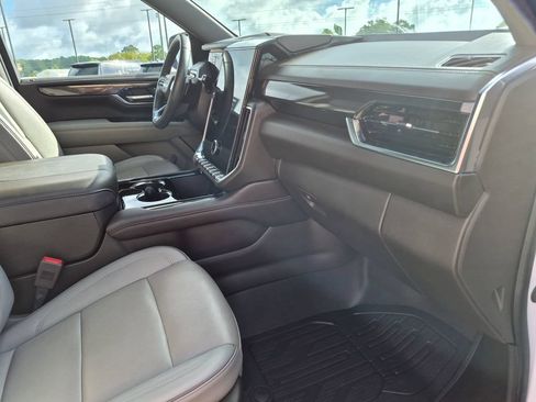 Used 2025 GMC Yukon Elevation w/ LPO, Elevation Black Package AWD/4WD image 27