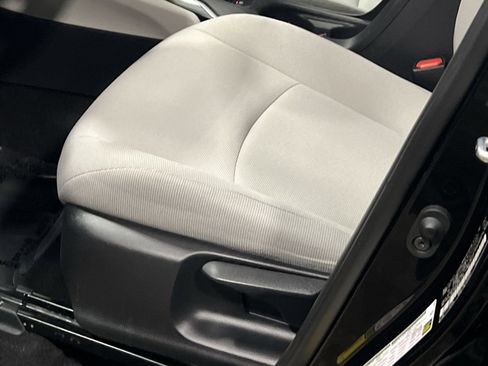 Used 2022 Toyota Corolla Cross LE image 12