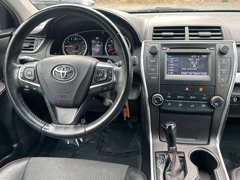 Used 2017 Toyota Camry SE image 25