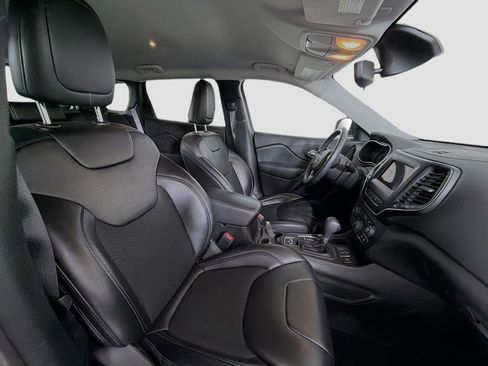 Used 2021 Jeep Cherokee Latitude Plus image 26