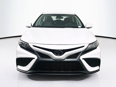 Used 2024 Toyota Camry SE FWD image 2