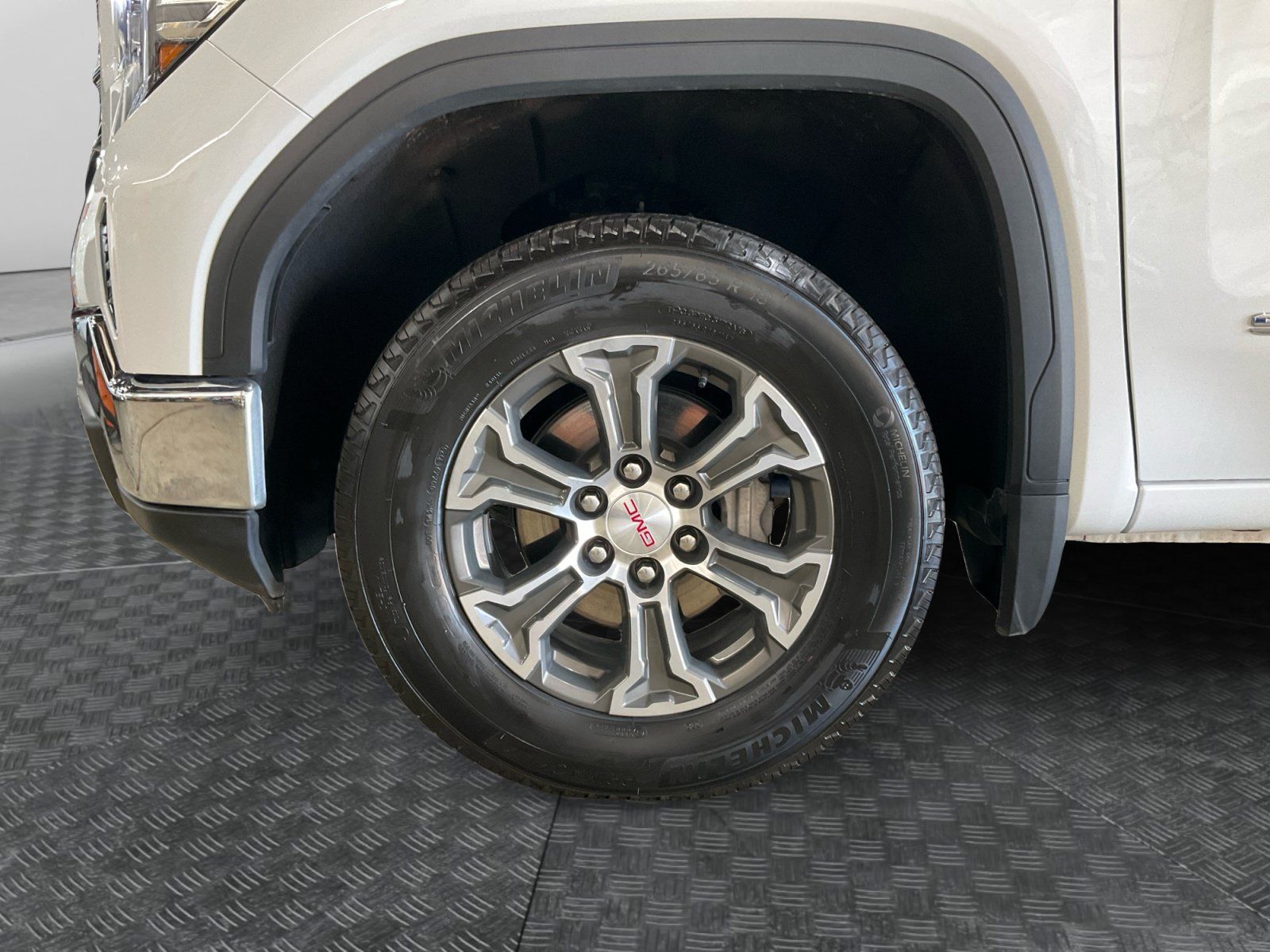 Used 2025 GMC Sierra 1500 SLT AWD/4WD image 16