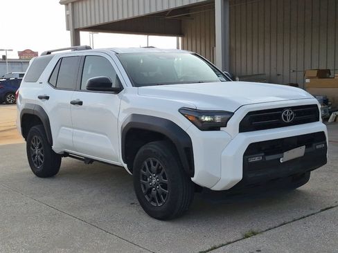Used 2025 Toyota 4Runner SR5 AWD/4WD image 4