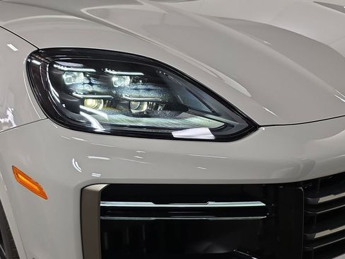 New 2025 Porsche Cayenne Turbo image 12