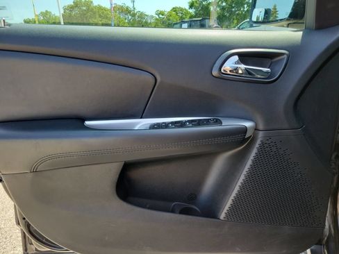 Used 2018 Dodge Journey SE FWD image 14