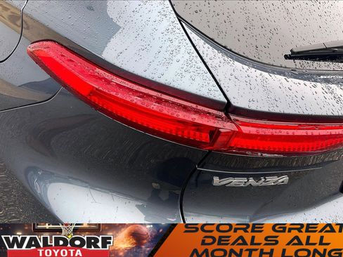 Used 2023 Toyota Venza LE image 33