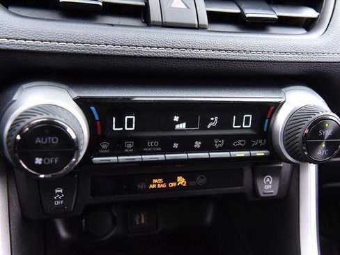 Used 2025 Toyota RAV4 XLE AWD/4WD image 15