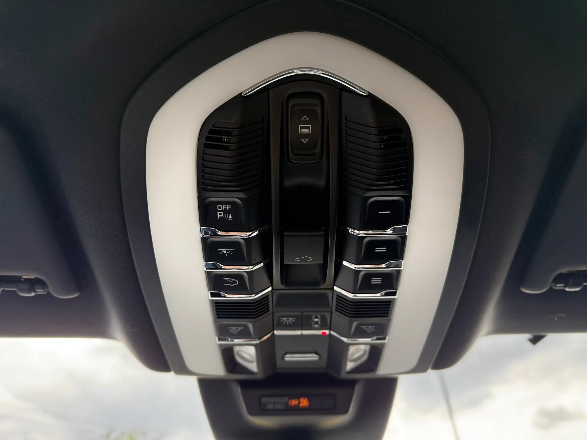 Used 2018 Porsche Macan Sport Edition AWD/4WD image 40