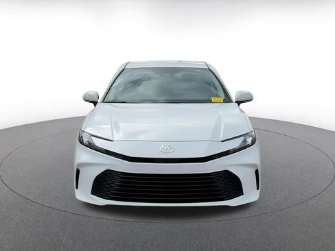 Used 2025 Toyota Camry LE image 4
