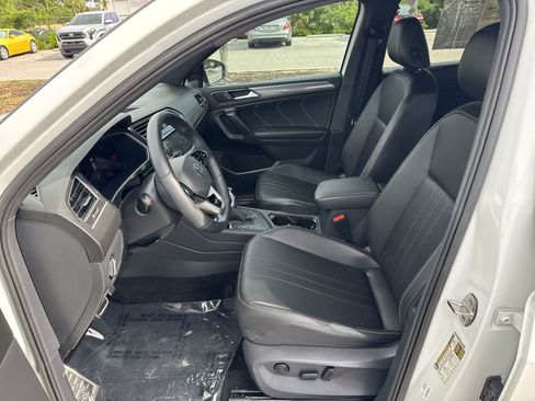 Certified 2023 Volkswagen Tiguan SE R-Line FWD image 23