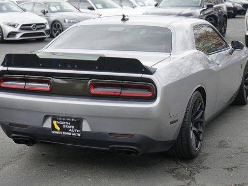 Used 2016 Dodge Challenger SRT Hellcat image 8