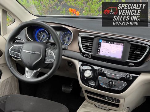 Used 2022 Chrysler Voyager LX FWD image 32