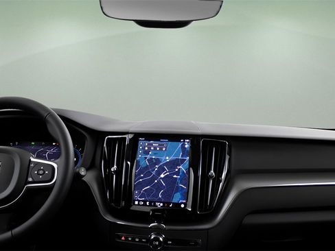 Certified 2025 Volvo XC60 B5 Core w/ Protection Package Premier image 33