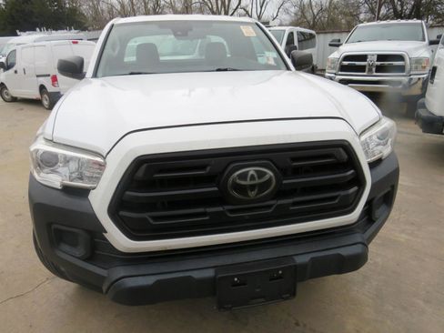 Used 2018 Toyota Tacoma SR image 2