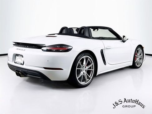 Used 2018 Porsche 718 Boxster S image 7