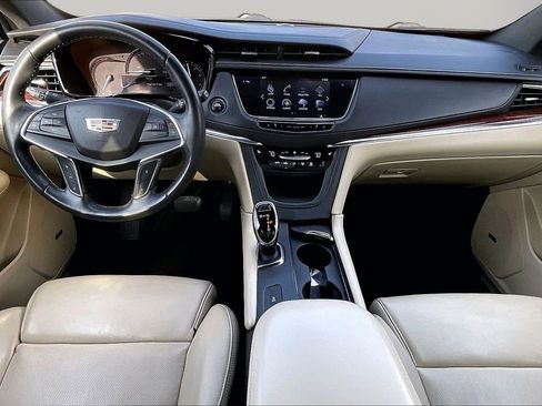 Used 2017 Cadillac XT5 Luxury w/ Driver Awareness Package image 16