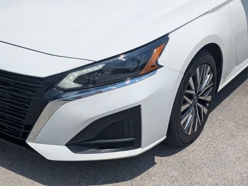 Used 2025 Nissan Altima 2.5 SV FWD image 9