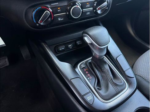 Used 2020 Kia Soul LX FWD image 19