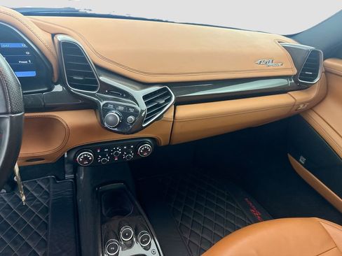 Used 2014 Ferrari 458 Spider image 24