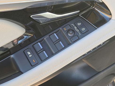 Used 2023 Land Rover Range Rover Evoque SE image 21